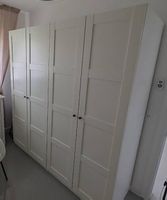 Schöner Kleiderschrank mit 4 Türen