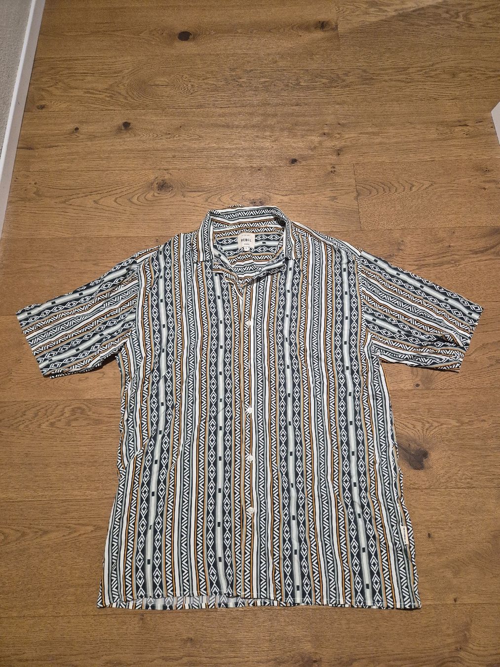 Camicie: Hemd Kurzarm Rebel Grösse L – Usato da Kollbrunn venduto da guernsey11 3