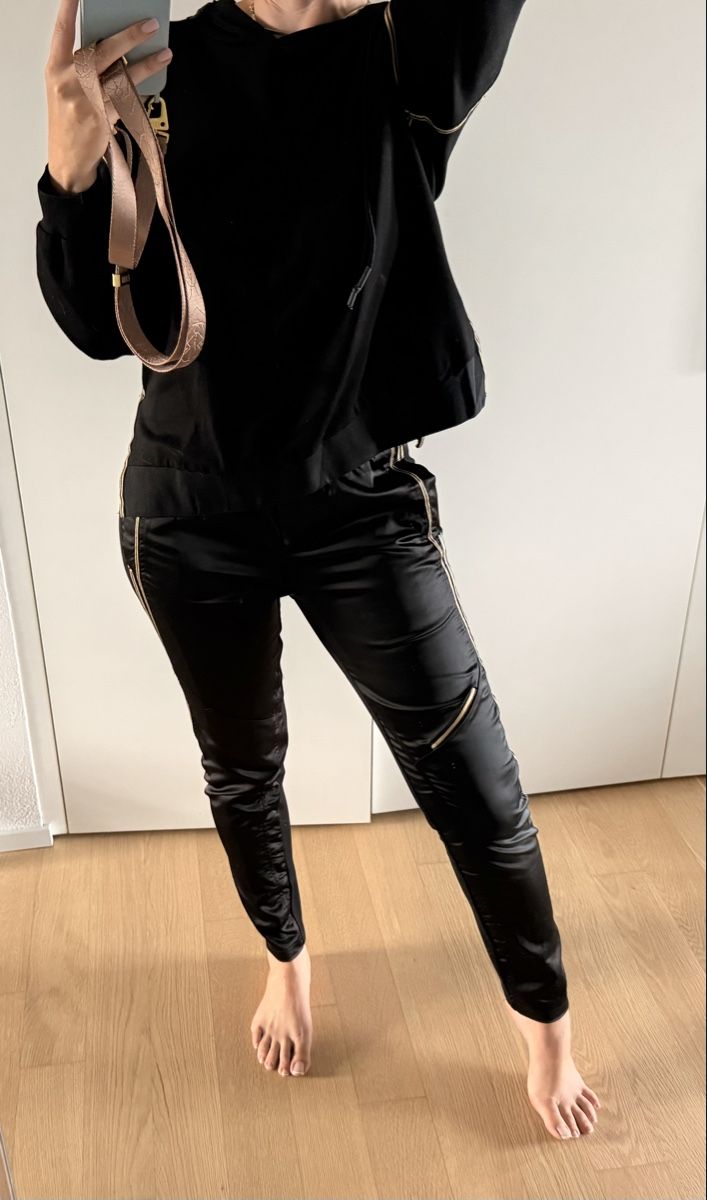 Completi & Tailleur: NÜ Denmark Damen Set S Hose Pullover schwarz Trainer Anzug  – Usato da Staad SG venduto da Chirrari