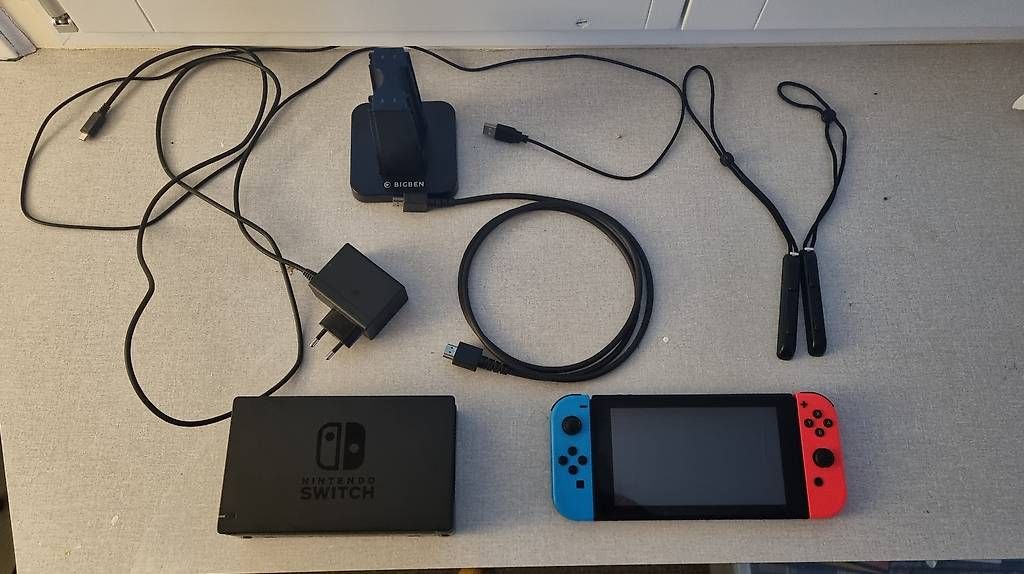 Console: Nintendo Switch + BIGBEN Aufladestation – Usato da Burgdorf venduto da gre_xf9l