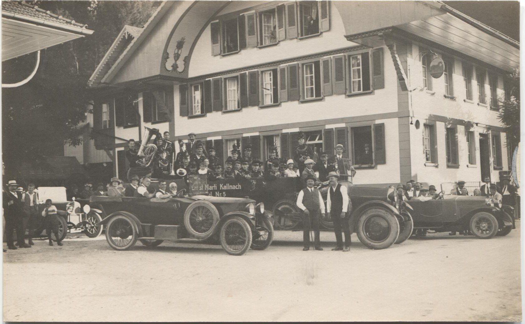 Cartoline postali: WASEN BE 1920 Restaurant Rössli mit Oldtimer Auto – Usato da Rothrist venduto da Clanx