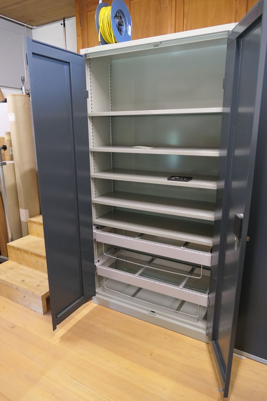 Lista Armadi: Lista Metallschrank mit 2 Türen, Key Lock – Usato da Münchenbuchsee venduto da Ploder0 3