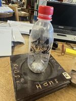 Hans Krüsi kleine Colaflasche bemalt signiert Original 