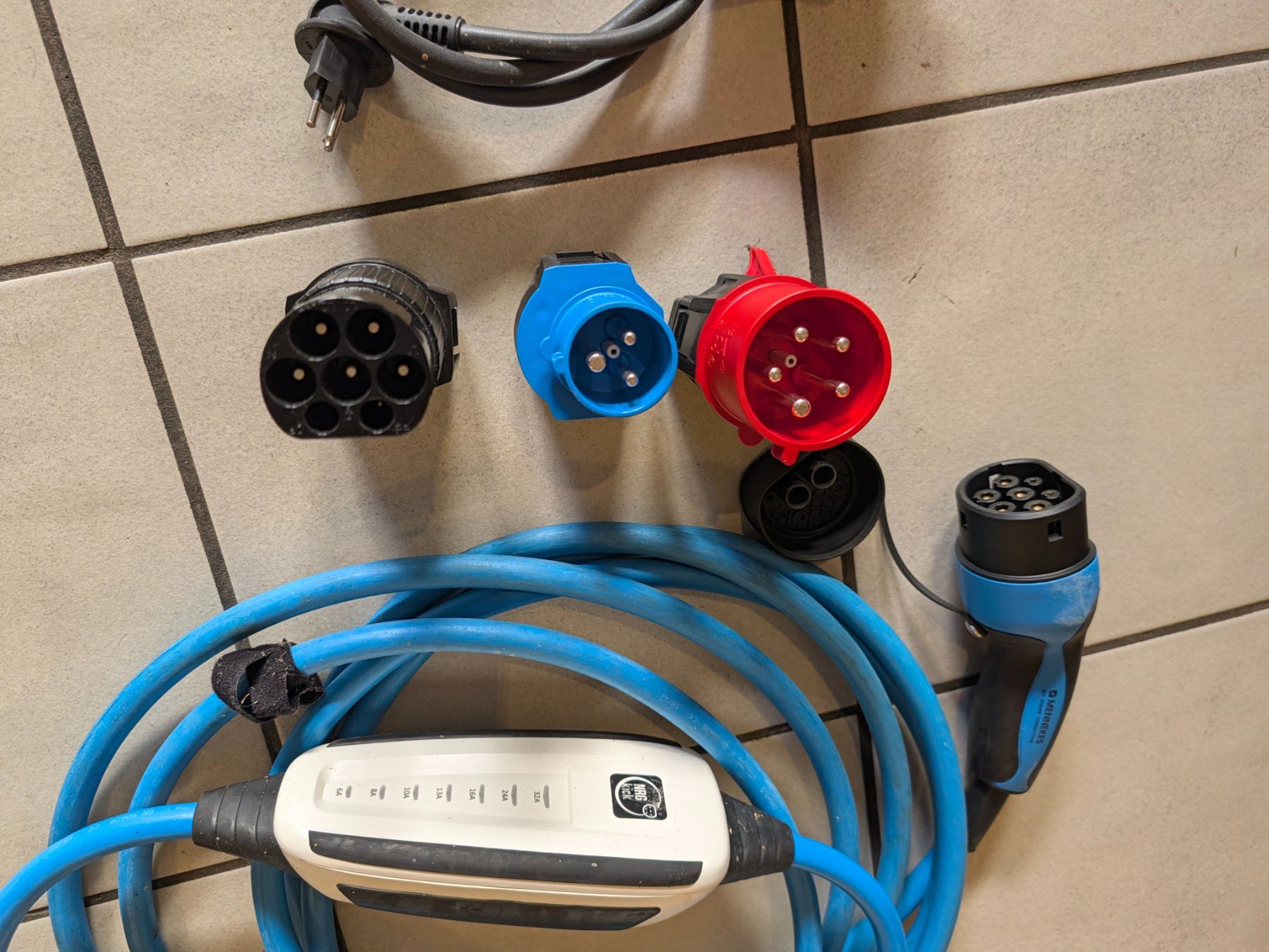 Caricabatterie: NRGkick 32A - die mobile Wallbox mit voller Ladeleistung – Usato da Ipsach venduto da 403162743 1