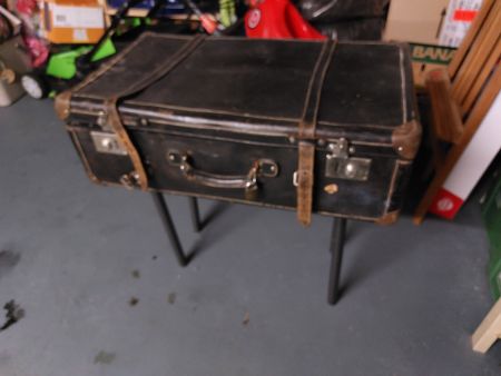 Antiker Koffer Tisch, Vintage Look, Deko, Unikat!