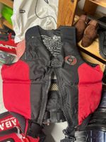 Lot Surfstuff 2 Schwimmwesten und ein langarmshirt