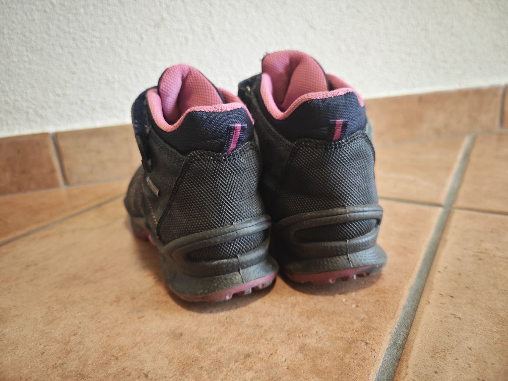Scarpe per ragazze: Wanderschuhe und Turnschuhe Puma Gr. 36 – Usato da Bichelsee venduto da Raoul06 3