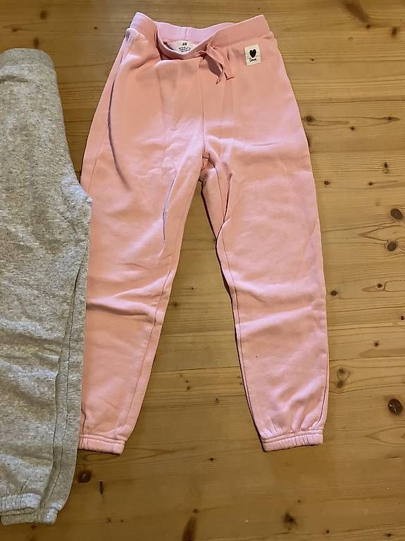 Pantalons: Trainerhosenset  neu 128 – D'occasion à Brunnadern par Bumlebee 1