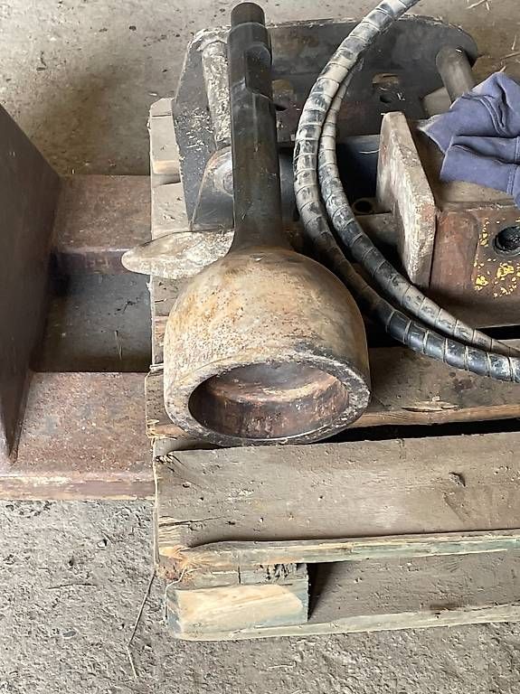 Bagger: Hydraulik Abbauhammer mit Rammglocke – Gebraucht aus Kloten von Ufa0