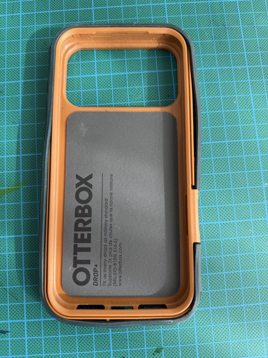 OtterBox Cover & Protezioni schermo: Otterbox Case Iphone 17 Pro Max – Usato da Basel venduto da schaeryo