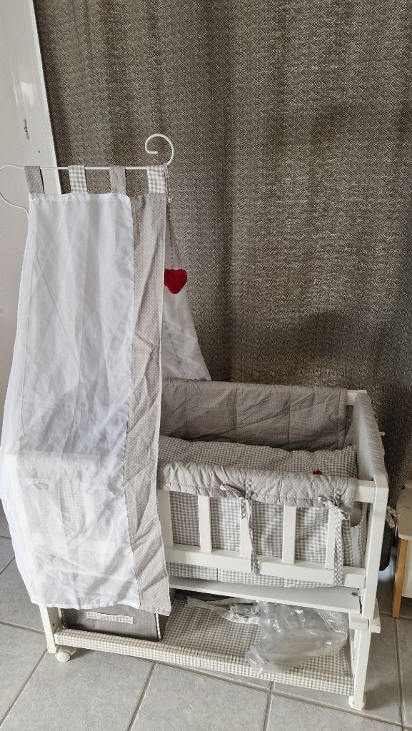 Letti: Babybett mit Zubehör – Usato da Mühlethal venduto da ultra-p4
