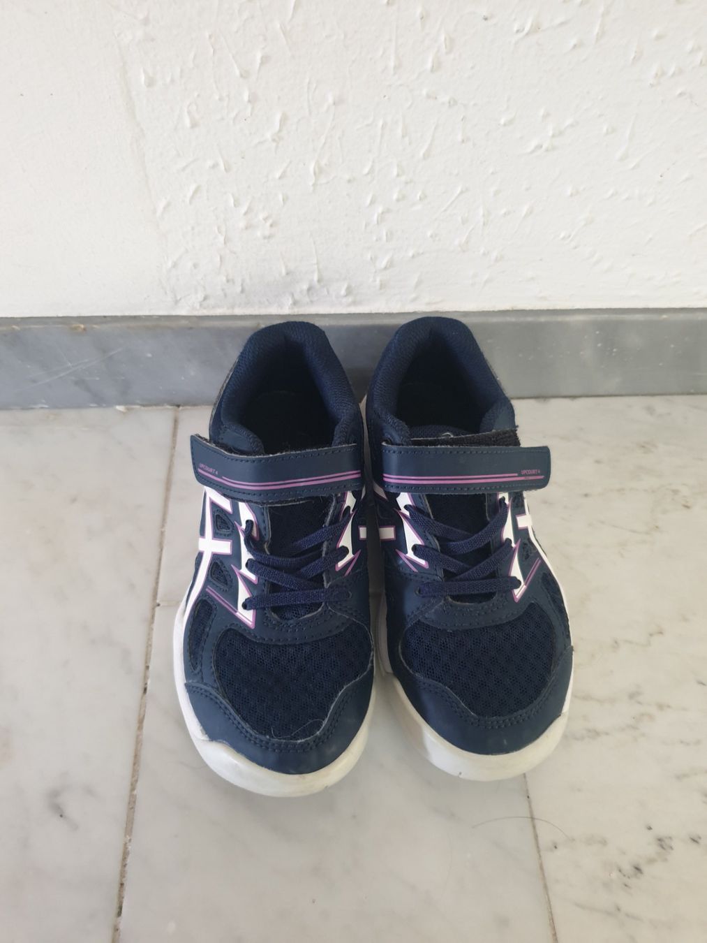 Asics Chaussures garçon: Hallenschuhe Asics Grösse 31.5 – D'occasion à Unterengstringen par Ypsilony 1
