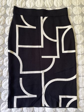 Rock H&M Grafisches Muster Schwarz Weiss Groesse M neuwertig