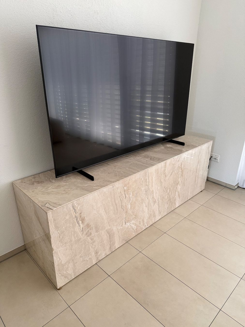 TV Möbel: Marmor TV Möbel – Gebraucht aus Bassersdorf von man_dy2c