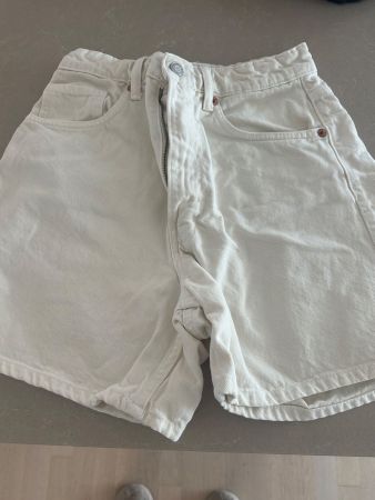 🤍 Zara Jeansshorts | Cremeweiss | Gr. 36