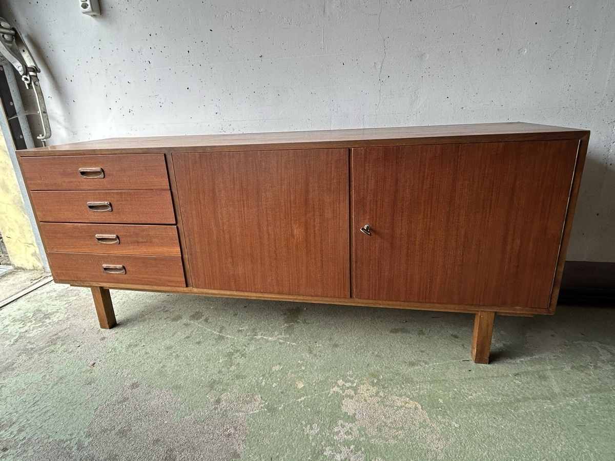 Credenze: Mid-Century Modern Teak Sideboard – Usato da Uetendorf venduto da REhome