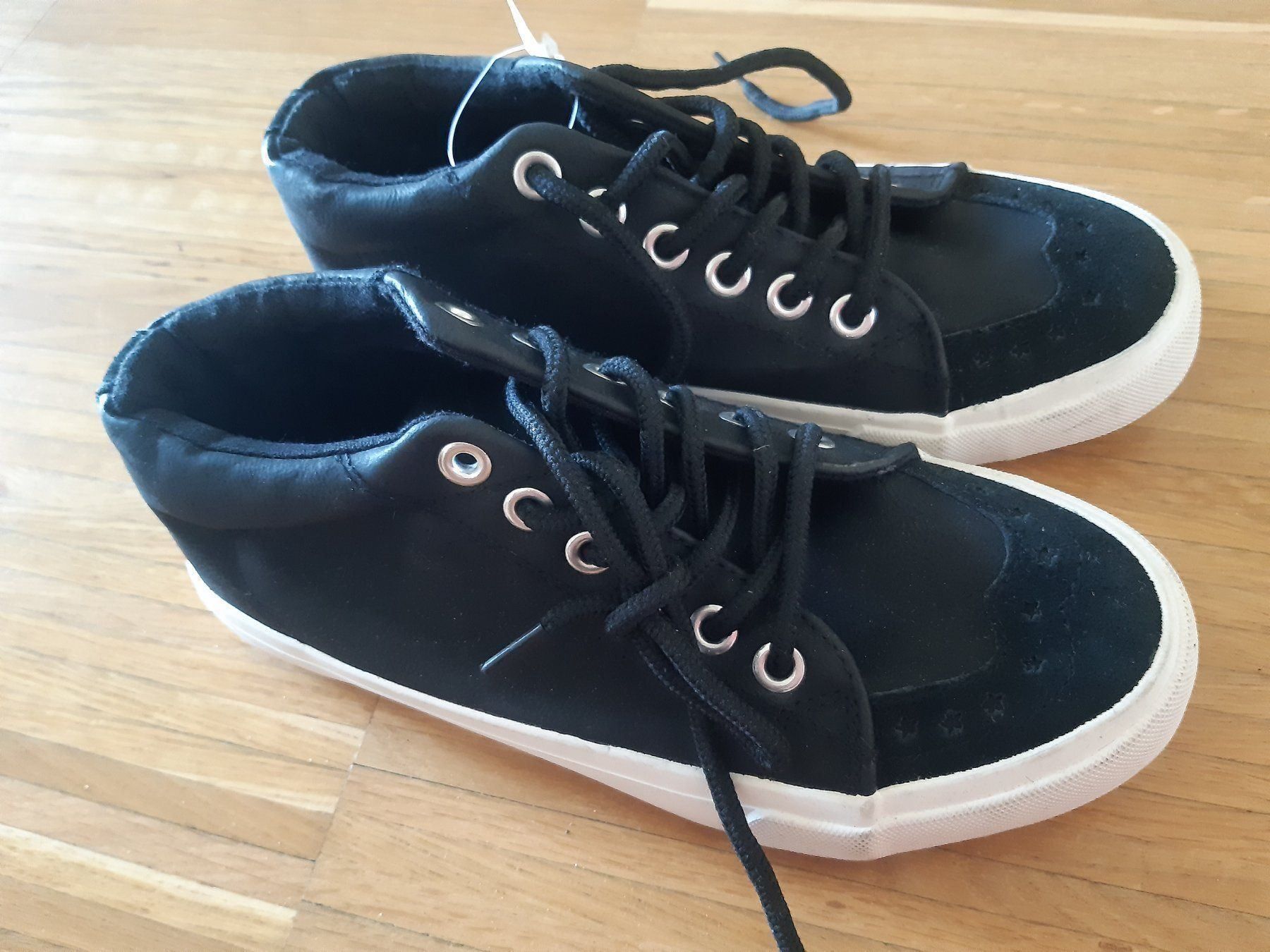 Schuhe für Jungen: Sneaker Gr. 32 – Neu und originalverpackt aus Zürich von dayalal