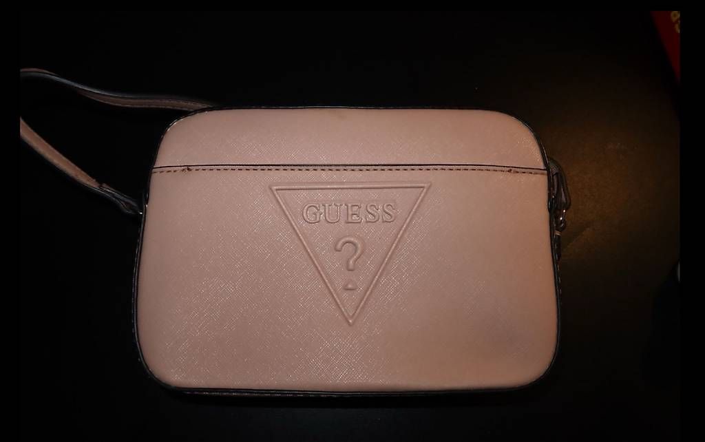 Borse da donna: Guess rosa Umhängetasche – Usato da Spreitenbach venduto da Sabrina.dc