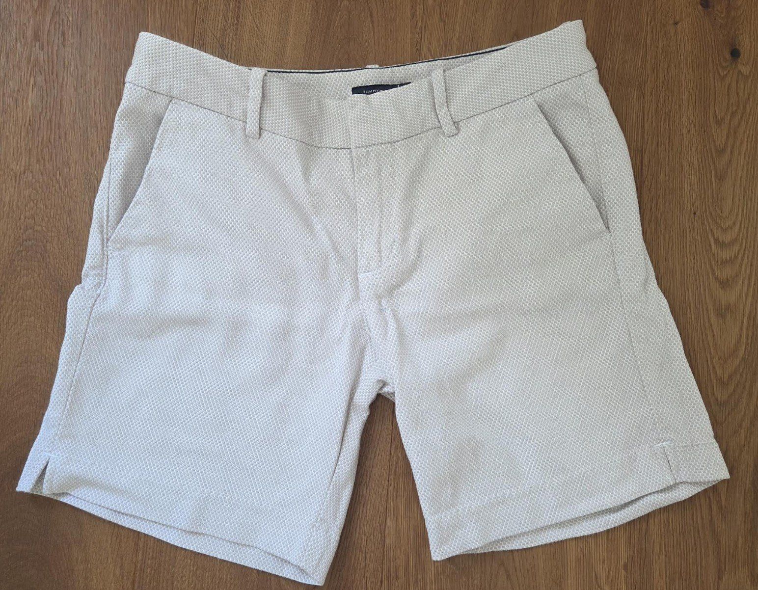 Tommy Hilfiger Pantaloni: Tommy Hilfiger Damenshort Beige Grösse 2 – Usato da Engelberg venduto da ben_w6lm