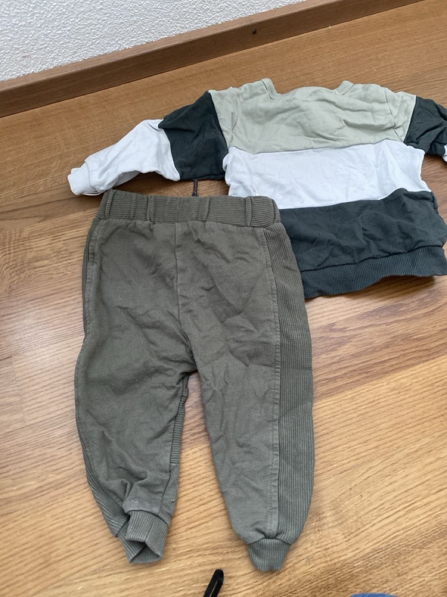 C&A Kleiderpakete & -sets: Kids Set, Size 9-12 Months, Bear Sweater & Pants – Gebraucht aus Zürich von ana_m6d2 1