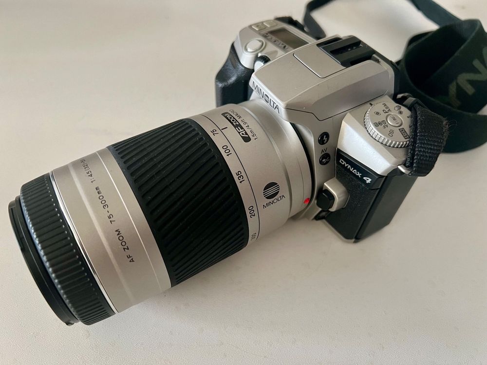 Minolta Fotocamera: MINOLTA Dynax 4 - Deux objectifs + accessoires – Usato da Mont-sur-Lausanne venduto da vmi_ym5l 4