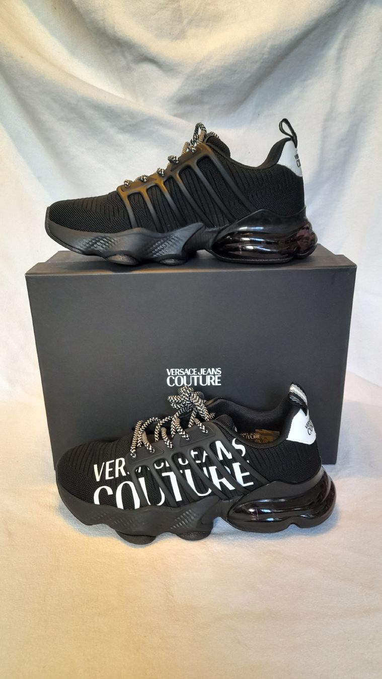 Versace Scarpe da uomo: Baskets Versace Jeans Couture noires, taille 41, neuves – Nuovo e nell'imballaggio originale da st.gallen venduto da The_Rag_Picker. 1