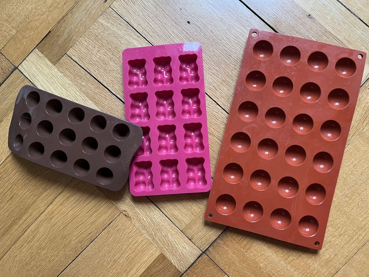 Teglie da forno: 3 moules en silicone pour chocolats – Nuovo (secondo la descrizione) da Neuchâtel venduto da jeromecurty 1