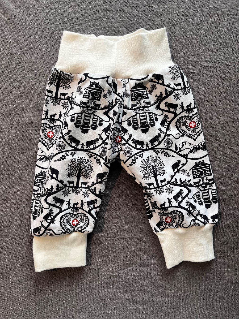 Pantaloni: 1 Kinderhose selbst genäht – Nuovo (secondo la descrizione) da Büsserach venduto da bor_s88m