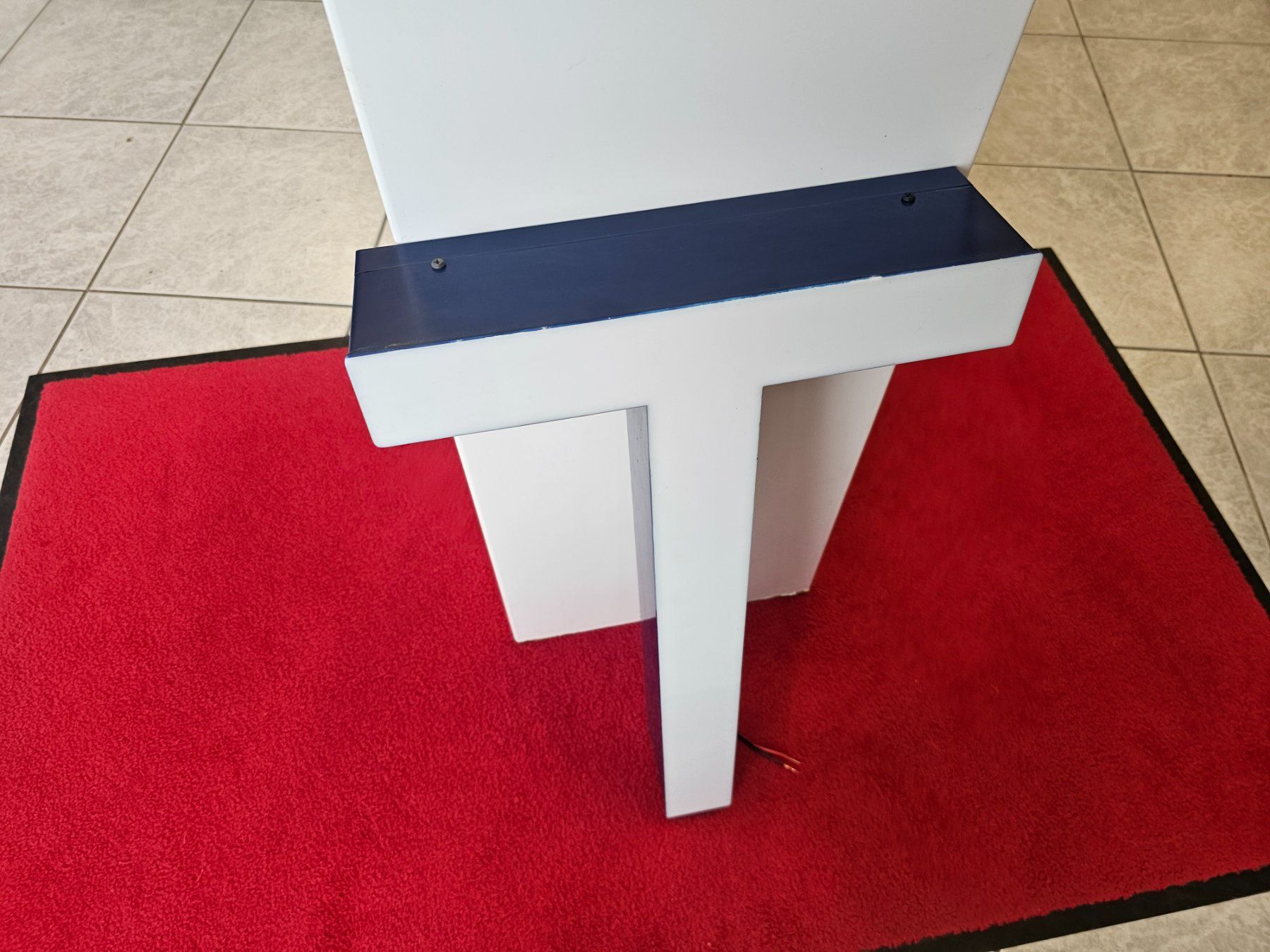 Lampen: T Leuchtbuchstabe Lightbox Leuchtreklame mit LED 1/2 – Gebraucht aus Nottwil von Wondewa-Shop 1