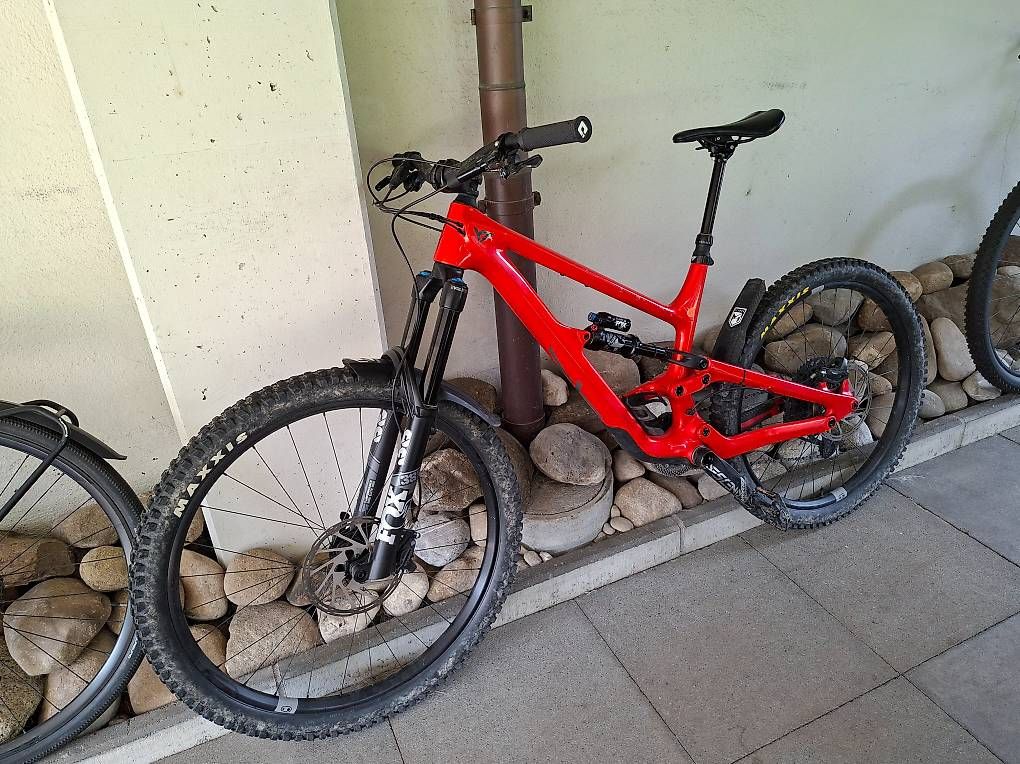YT Vélos: YT Capra Carbon Enduro Bike – D'occasion à Kriens par Mvb61