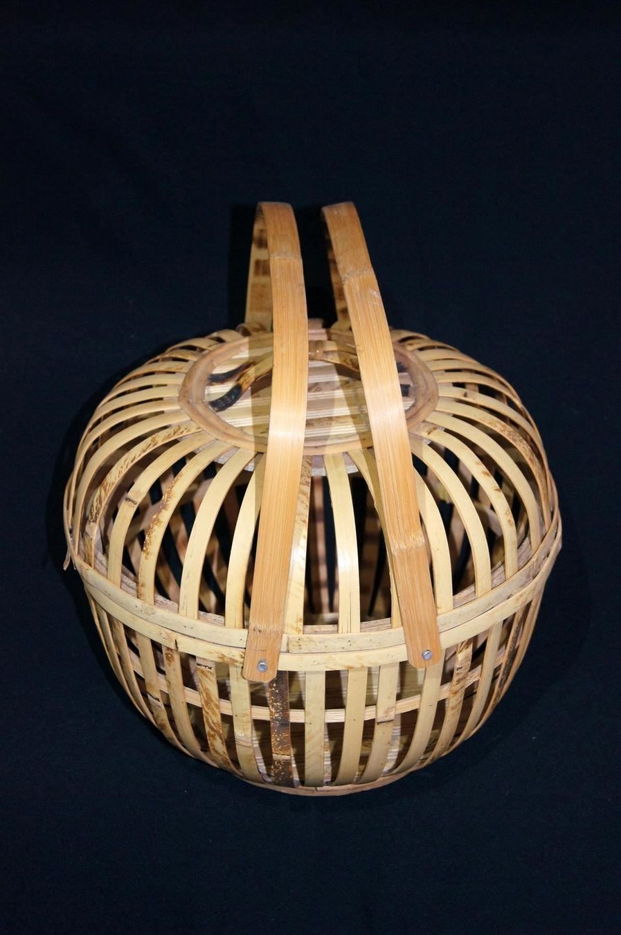 Autres articles pour la maison: Schöner Bambuskorb mit Deckel – D'occasion à Geroldswil par ARTEFACTO