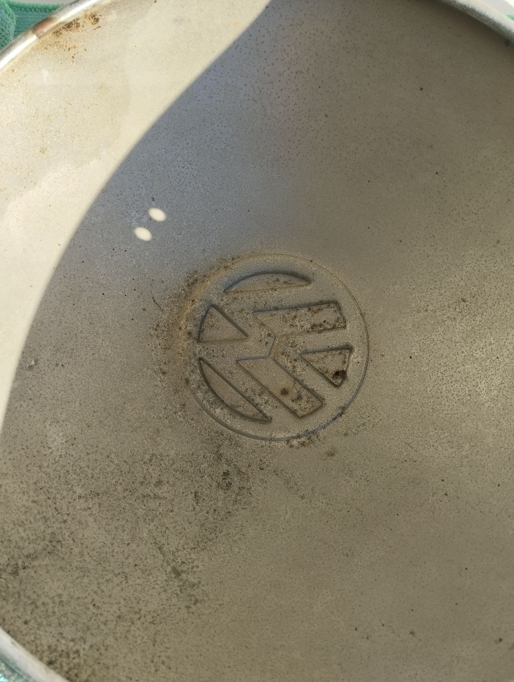 VW Tutti pezzi di ricambio auto: Radkappe VW Oldtimer silber Durchmesser 24 cm gebraucht – Usato da Ostermundigen venduto da Dinge1 6
