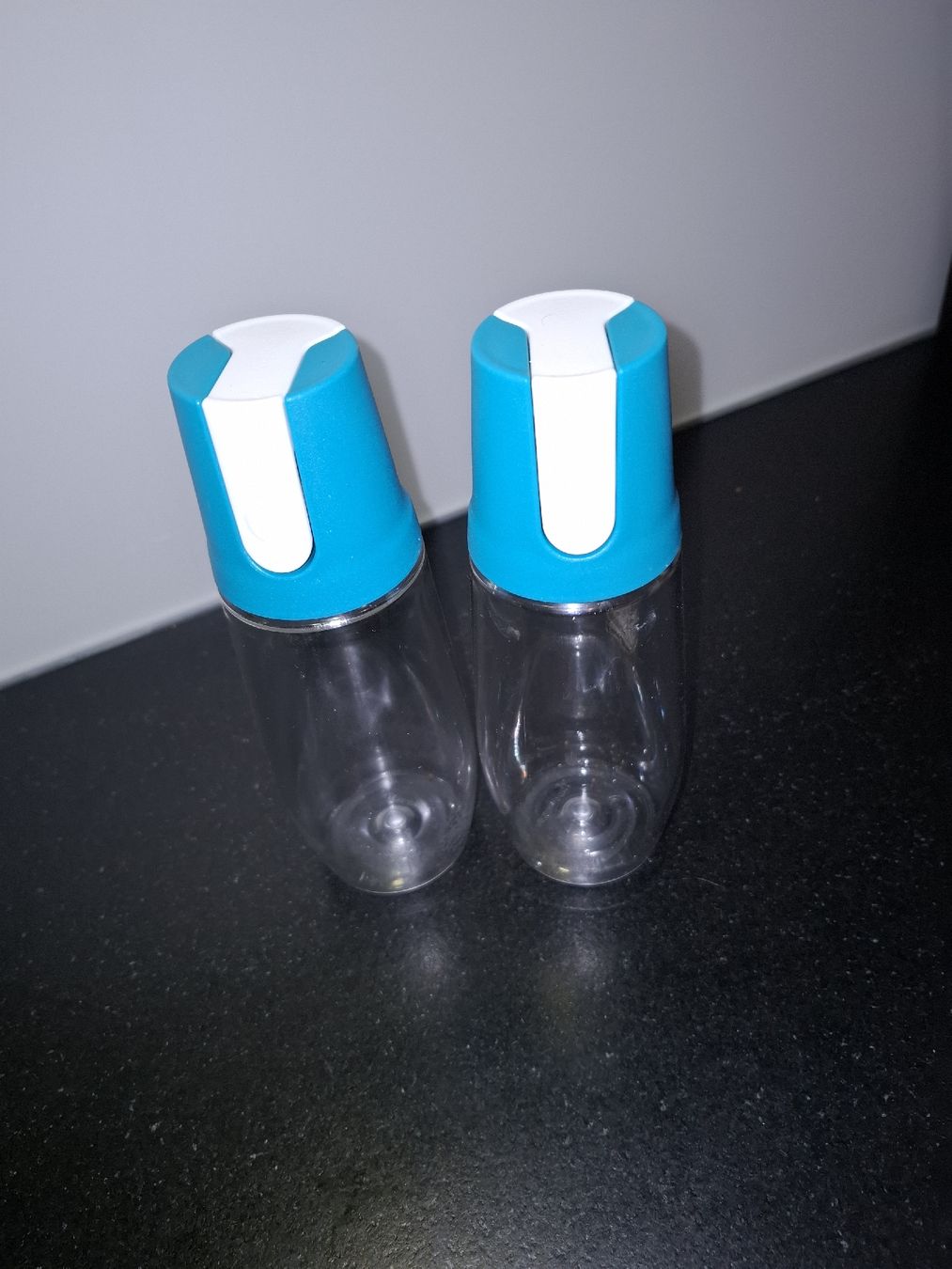 Tupperware Contenitori & Simili: Tupperware Essig & Öl Spender, Flaschen, Menage – Usato da Gudo venduto da Chris582