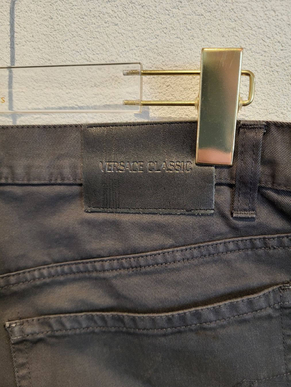 Versace Jeans: VERSACE - Jeans Taille 36, Excellent État – Usato da Haute-Nendaz venduto da DetoutDerien 6