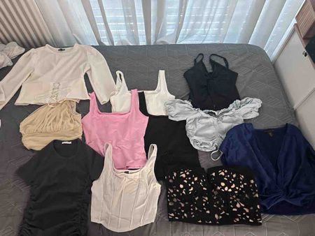 Kleidungspaket Damen Oberteile verschiedene Modelle