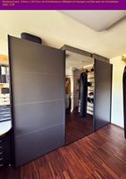 Kleiderschrank mit Schiebetüren