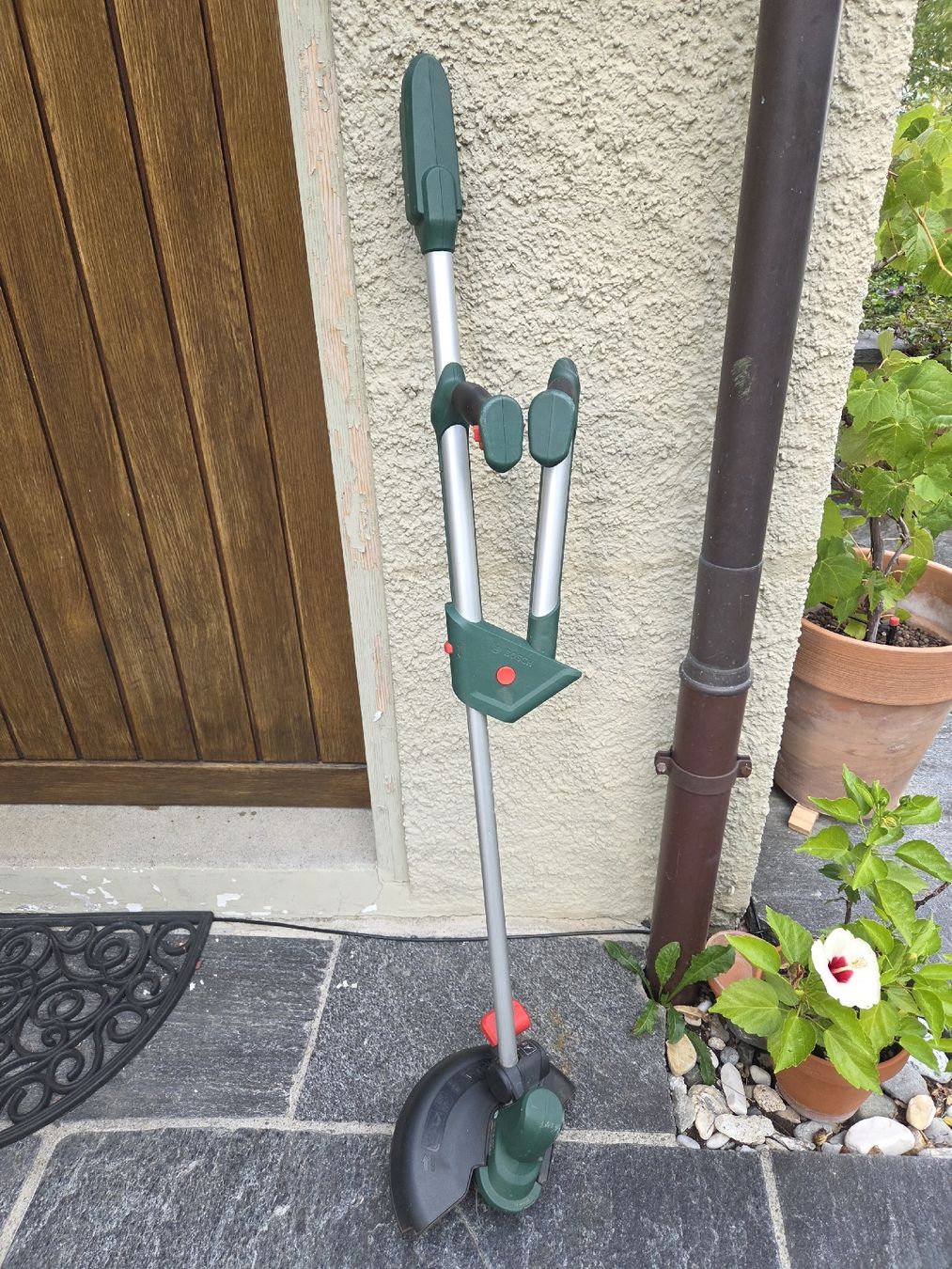 Bosch Alle Werkzeuge: Bosch Akku-Trimmer UniversalGrassCut 18V-26 – Gebraucht aus Horgen von Toba_rmf 2