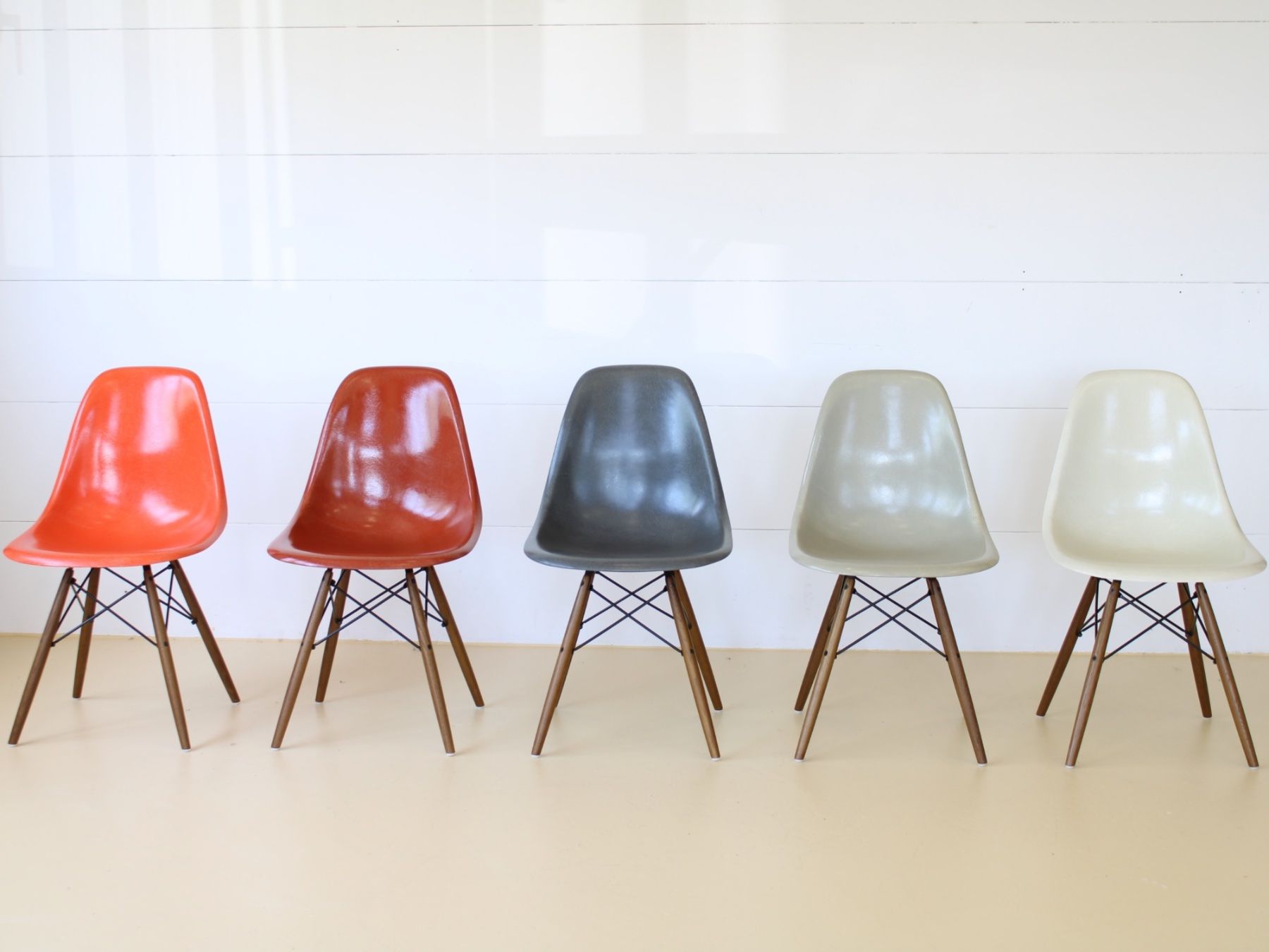Herman Miller Sedie: Eames Fiberglas Stühle, Hermann Miller – Usato da Meinisberg venduto da atelier_TILIJA 2