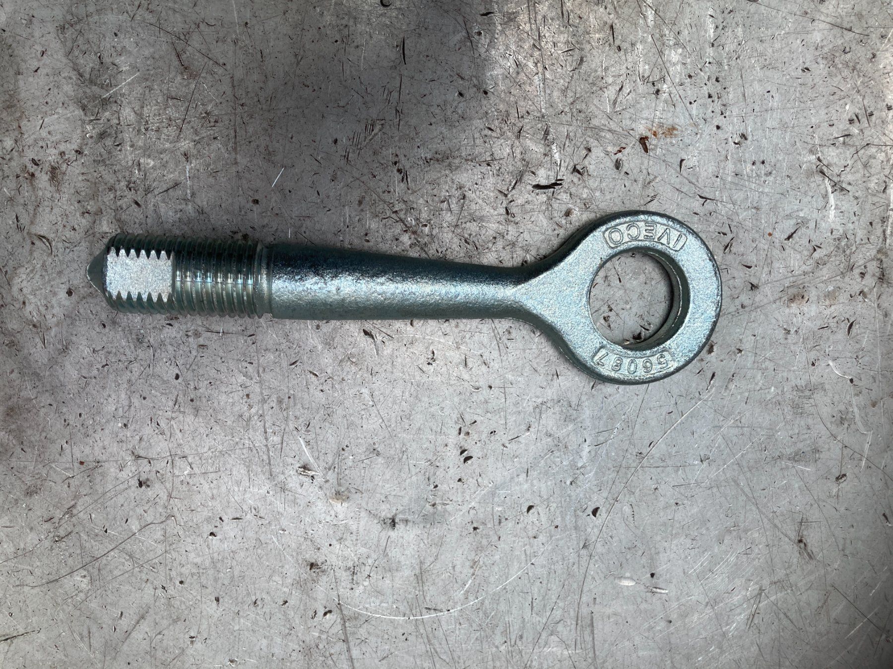 Iveco Tutti pezzi di ricambio auto: Abschleppöse Iveco Daily IV Abschlepphaken – Nuovo (secondo la descrizione) da Cham venduto da WB2223