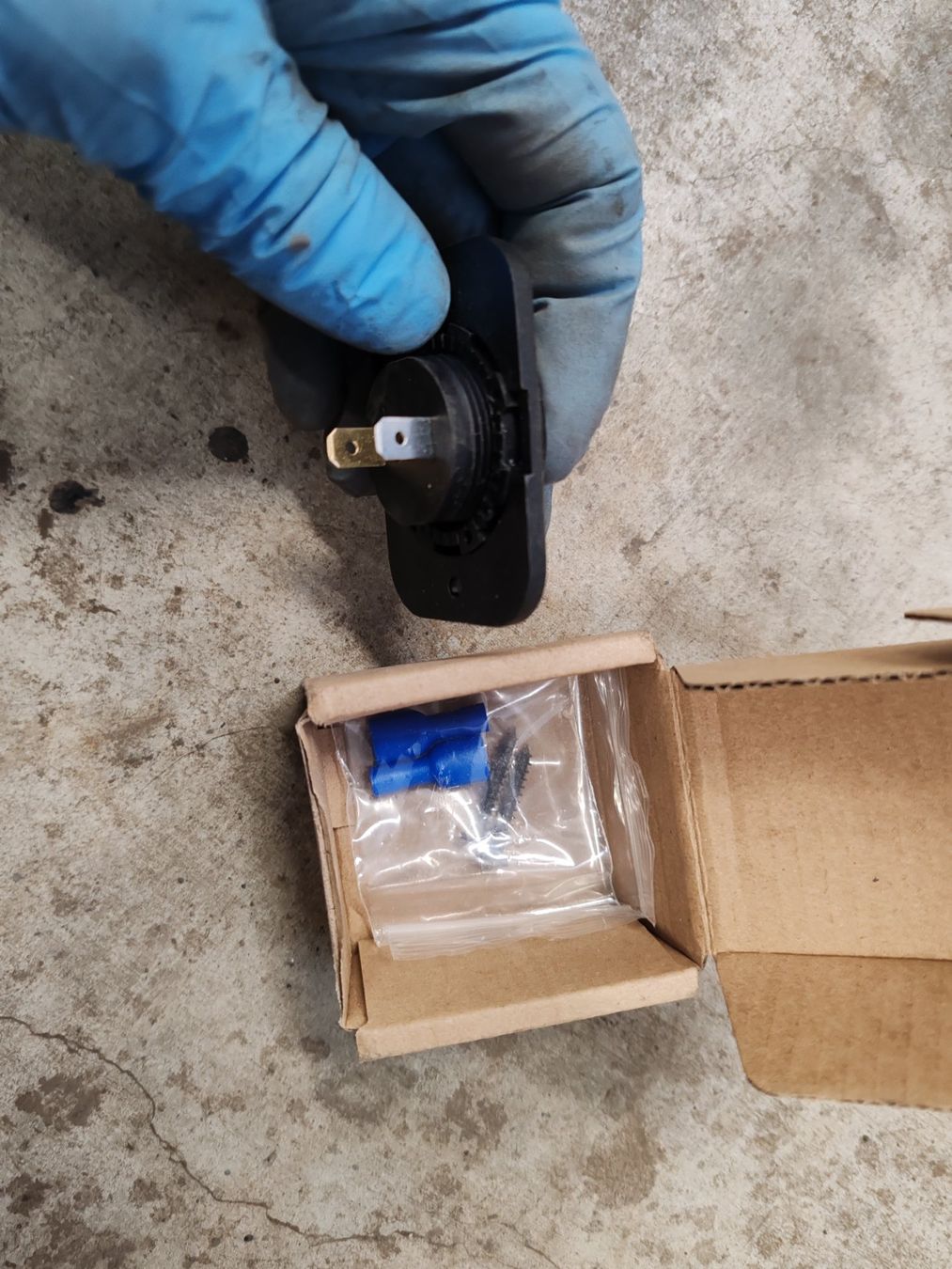 Messen: 12V DC Voltmeter, schwarz, neu in OVP – Neu und originalverpackt aus Ennenda von ale_xts5 1