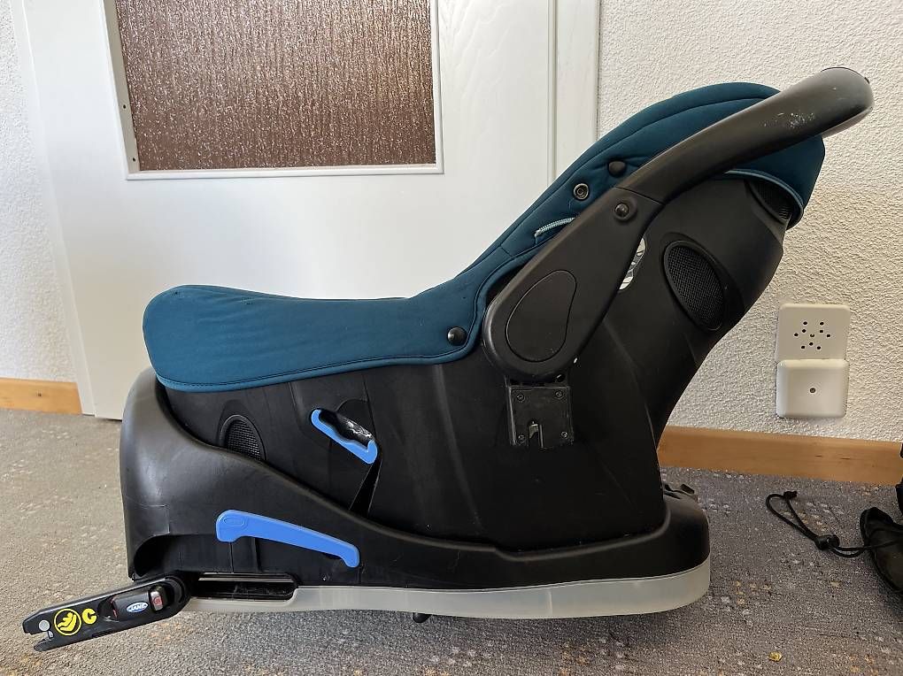 Sièges auto: Babyschale mit Isofix – D'occasion à Wenslingen par Corrinella 1