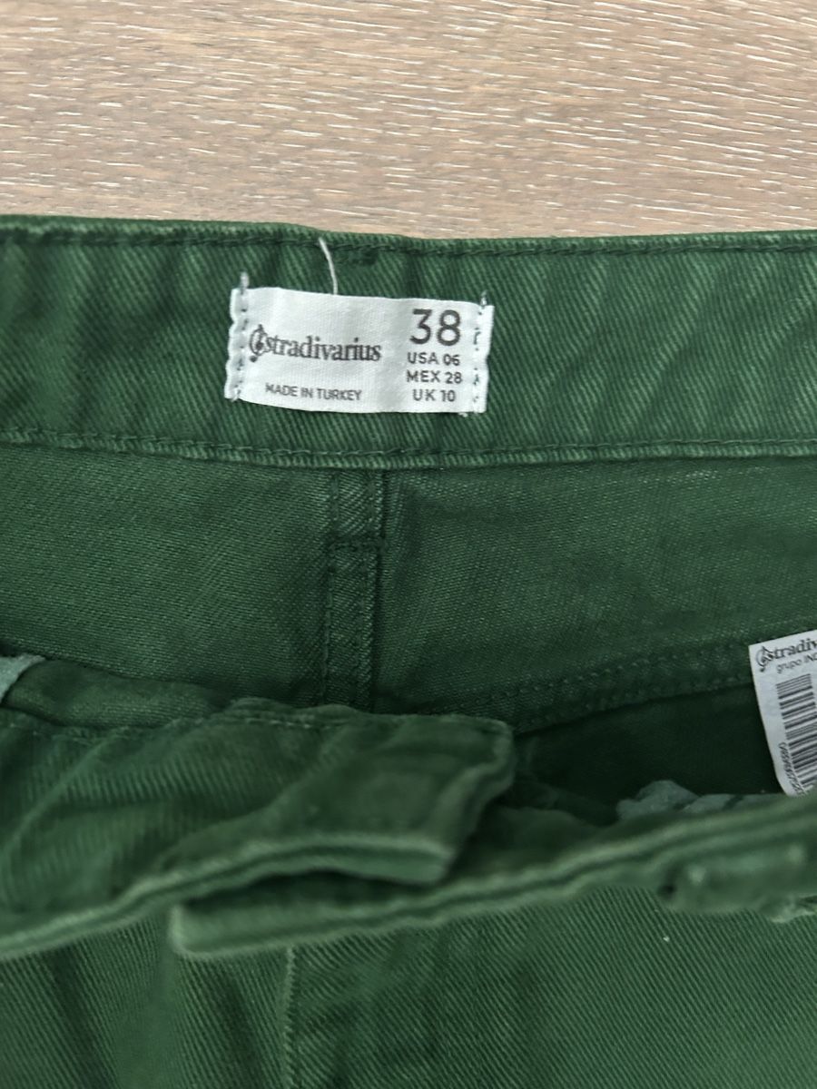 Stradivarius Jeans: Pantalon Stradivarius vert taille 38 – Gebraucht aus La Croix (Lutry) von fashionclub01 2