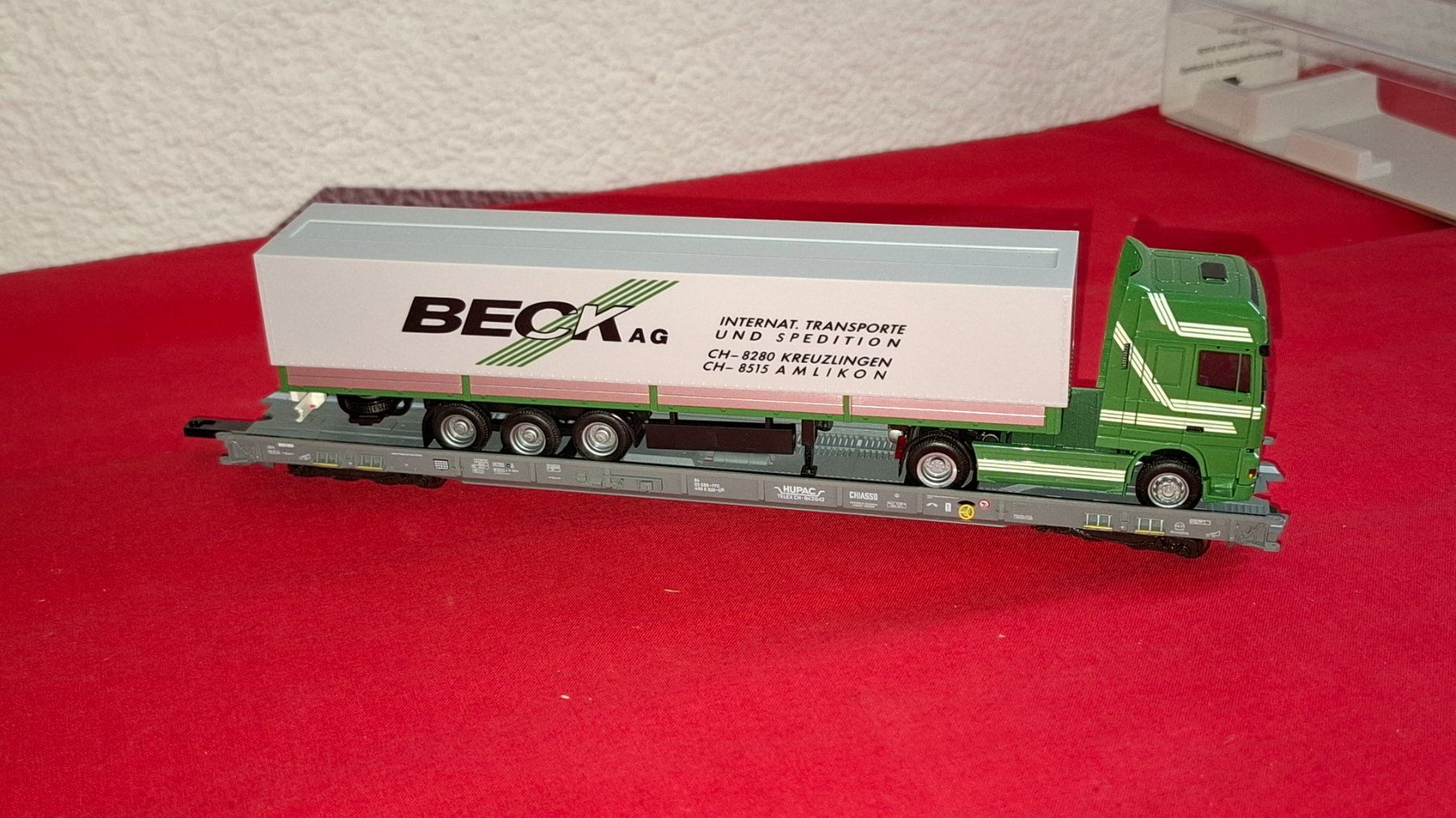 Fleischmann : Hupac - Wagen mit Sattelschlepper 