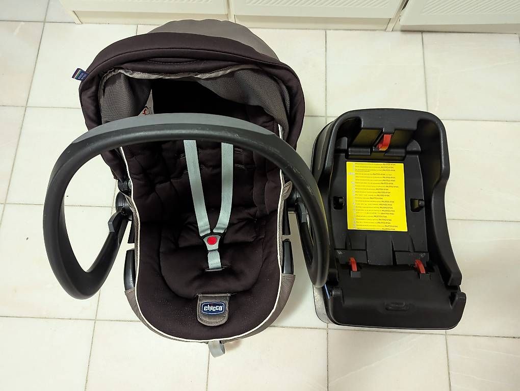 Chicco Auto-Kindersitze: Auto Kindersitz mit Station – Gebraucht aus Trüllikon von Ja-Ke