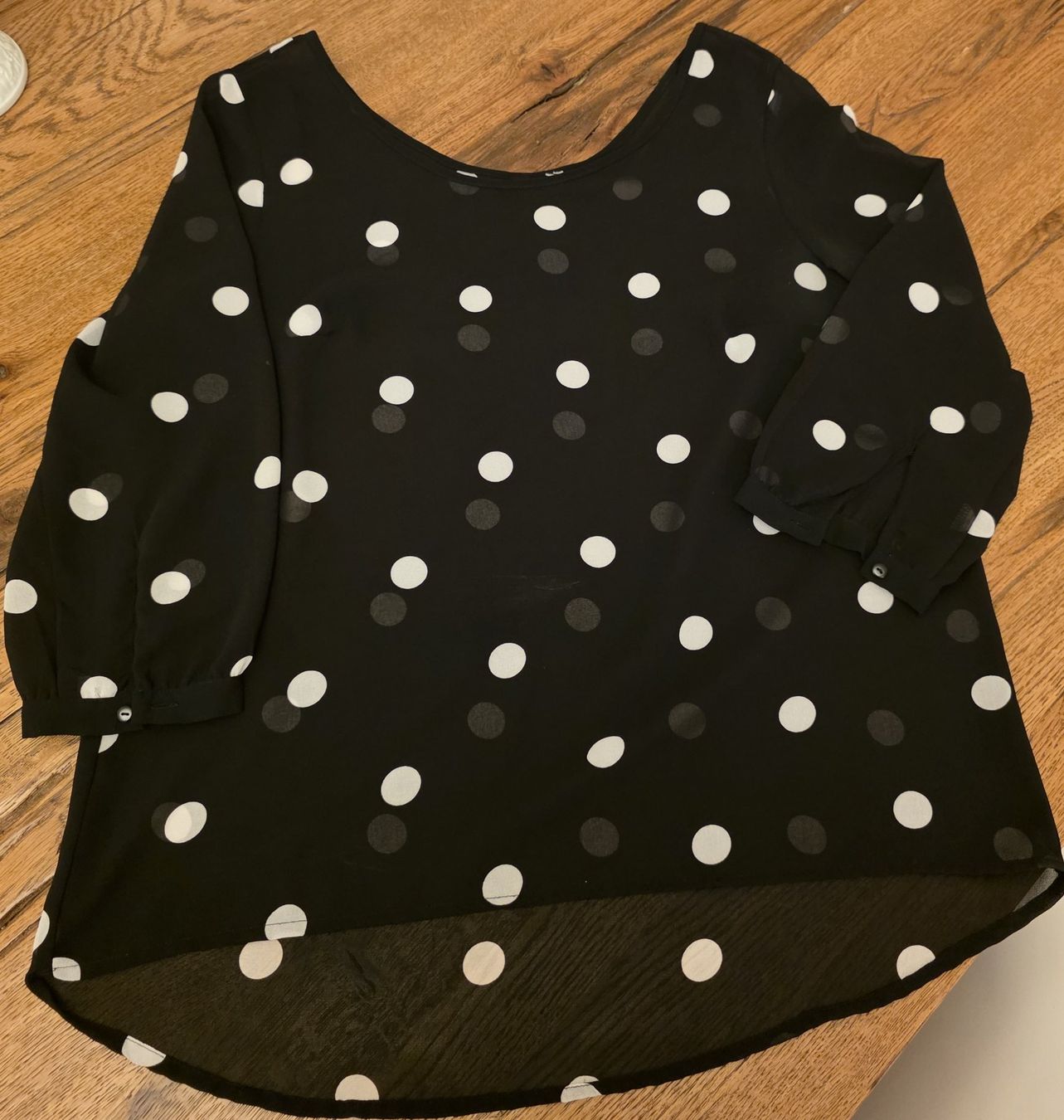 Camicette: Damen Bluse, Leicht transparente Optik mit Tupfen Muster – Usato da Basel venduto da sci_67ms 1