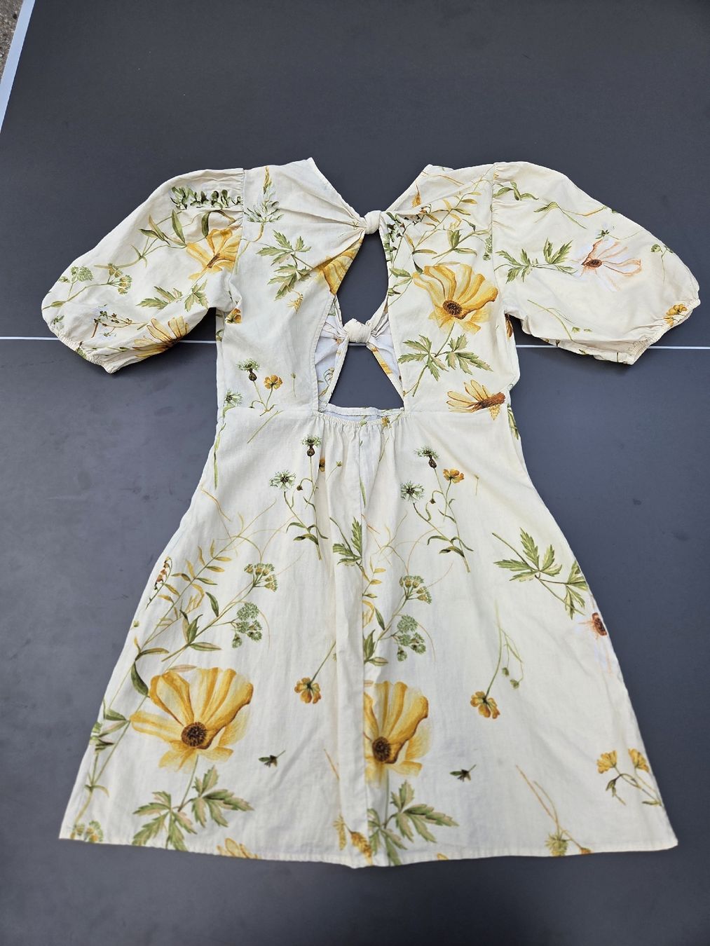 H&M Vestiti: Kleid H&M Blumenmuster Grösse 40 – Nuovo (secondo la descrizione) da Zürich venduto da mi.ha.6 2
