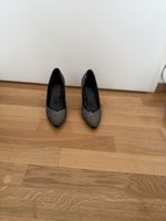 Scarpe décolleté nere, eleganti, numero 40. Usate.