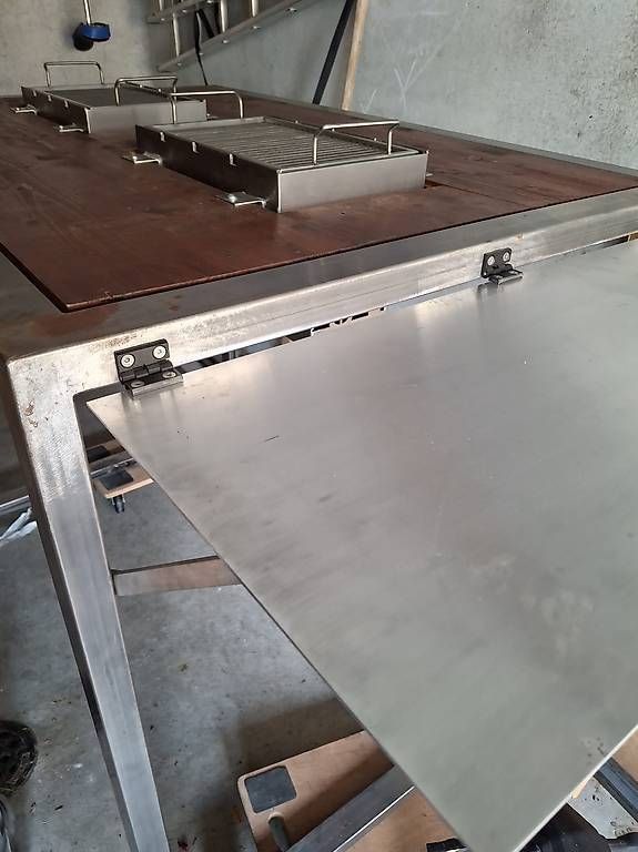 Tavoli: Stehgrilltisch mit Barhockern – Usato da Melchnau venduto da noa_k8tr 1