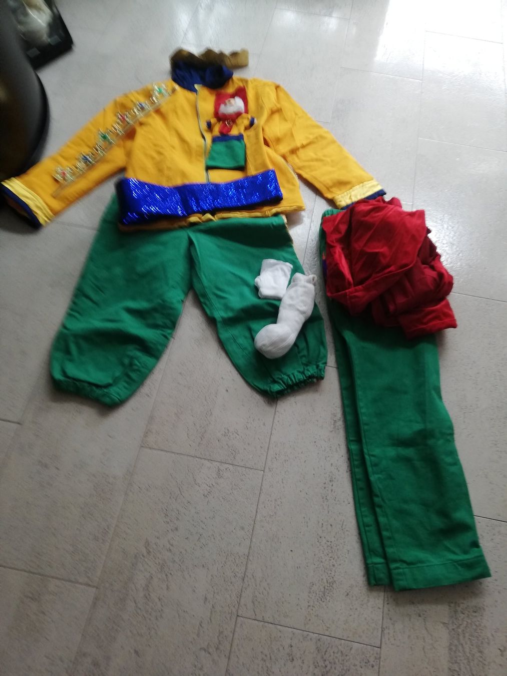 Costumi: Mehrteiliges Fasnachtskostüm – Usato da Hagendorn venduto da hagendorna