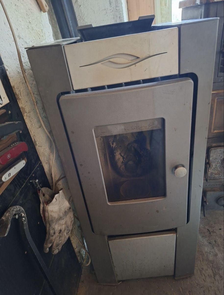 Camini: Pelletofen Rika 6 KW – Usato da Endingen venduto da janisweiss